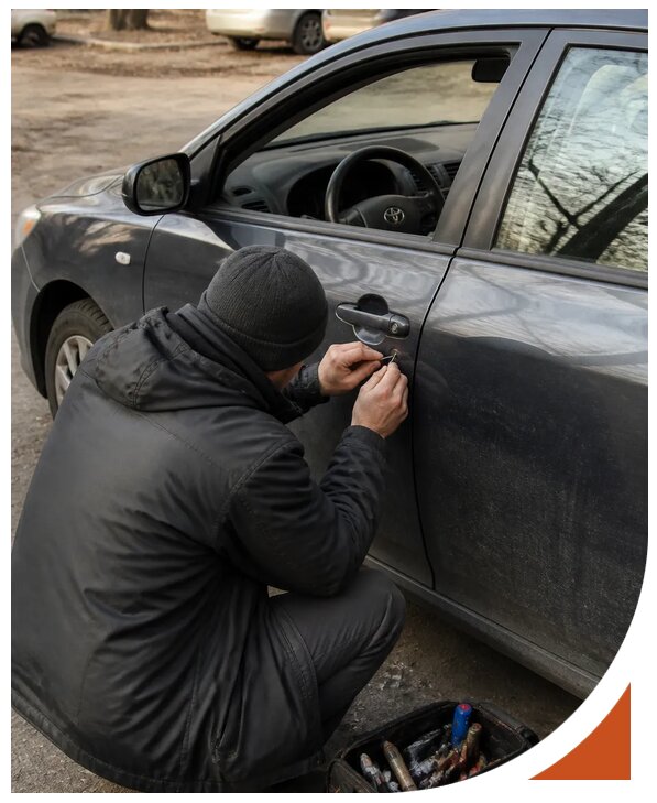 Профессиональное вскрытие автомобиля Тойота без повреждений в Колпине